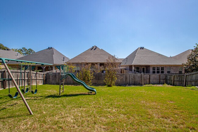 Building Photo - 35 Forest Valley Ln
