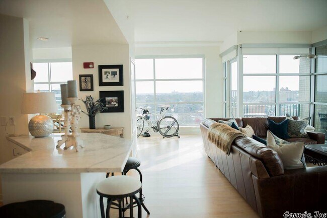 Building Photo - 521 President Clinton Ave