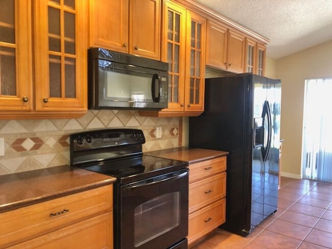 Building Photo - EAGLE CREEK LAKE NONA! WELCOME HOME! Beautiful water views! Spacious 2 story-3 bedroom 2.5 bath h...