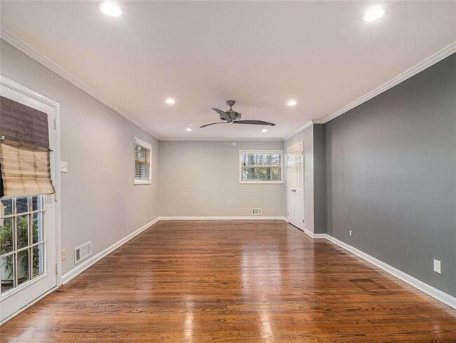 Building Photo - 3590 Cloudland Dr