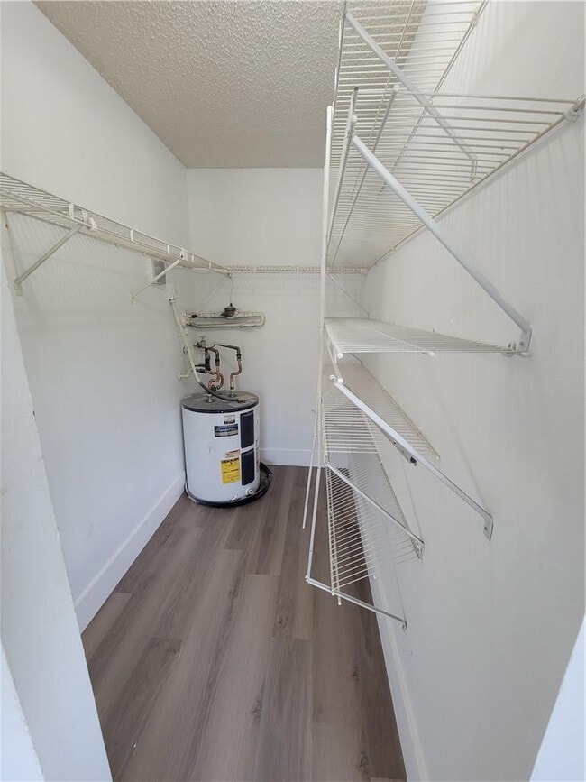 Building Photo - 2550 SW 18th Terrace