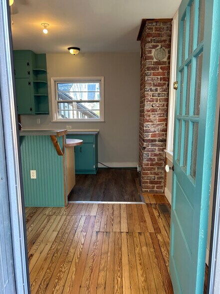 Building Photo - 1103 Oakwood Ave