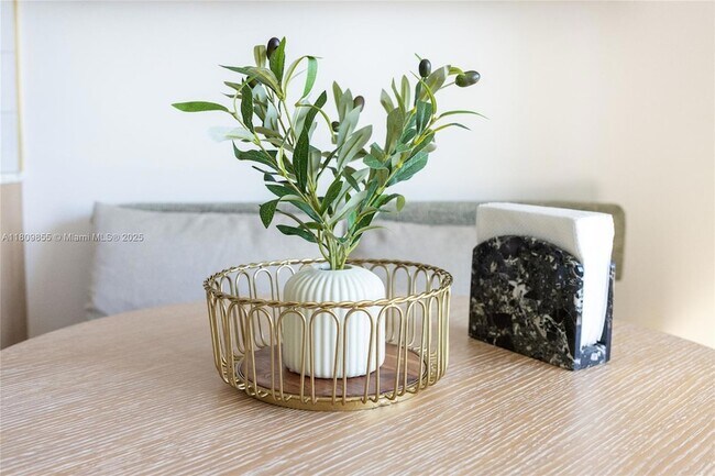 Building Photo - 159 NE 6th St