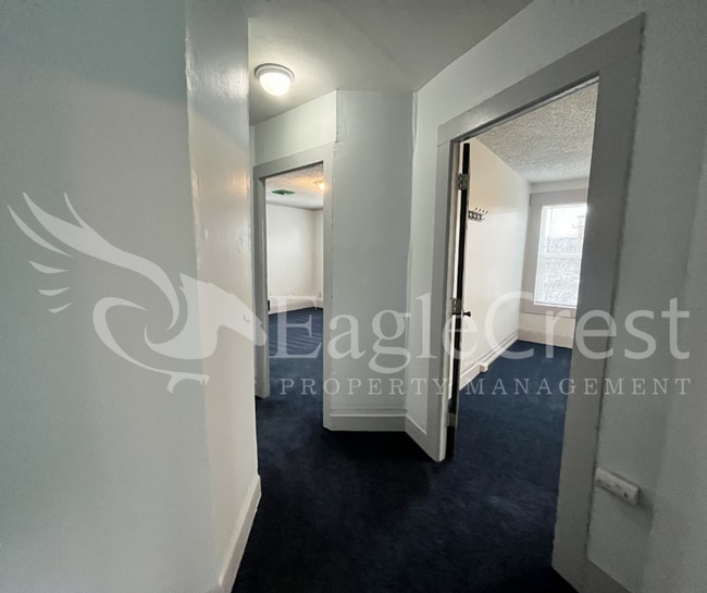 Building Photo - Comfortable 5 Bedroom Home with Modern Touches, Large Bedrooms & Front Porch
