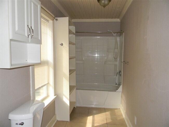 Building Photo - 2423 Avenue L