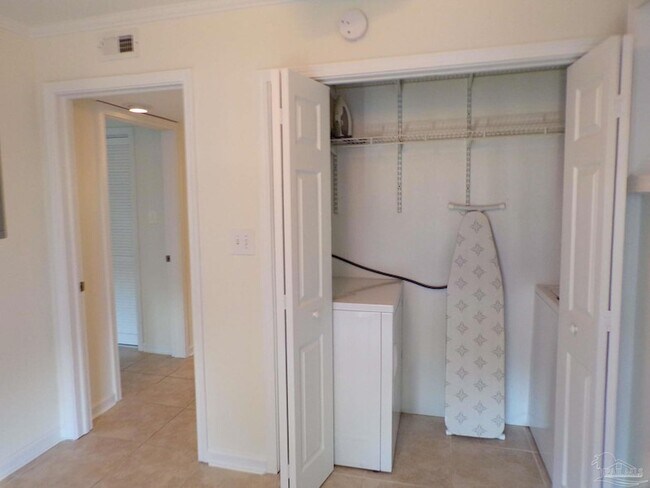 Building Photo - 710 Scenic Hwy