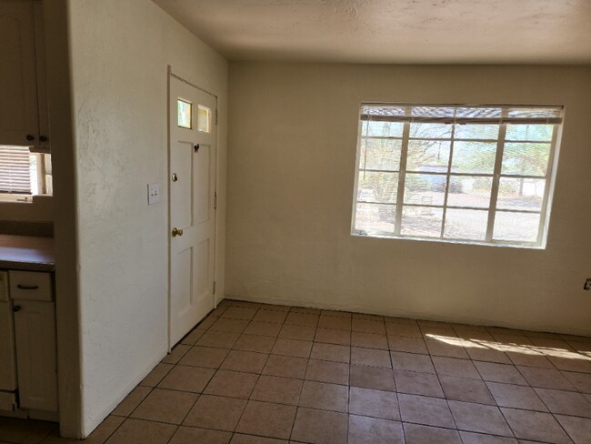 Building Photo - 2140 N Forgeus Ave