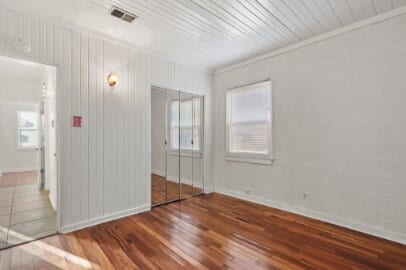 Building Photo - Kern Place- 4 bedrooms, 3 baths and Refrigerated AC.