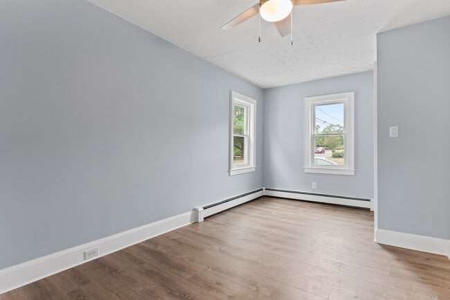 Building Photo - 381 Littlefield Rd