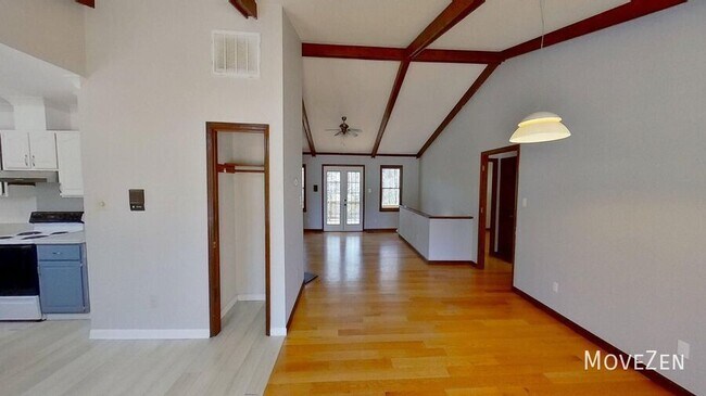 Building Photo - 4711 Highview Pl