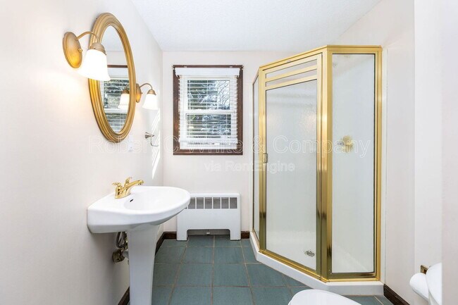 Building Photo - 42 Valley View Ln