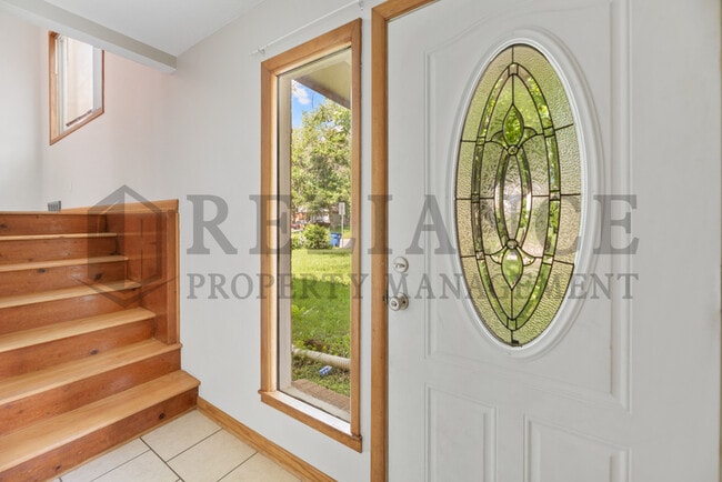 Building Photo - 533 S Westview Dr