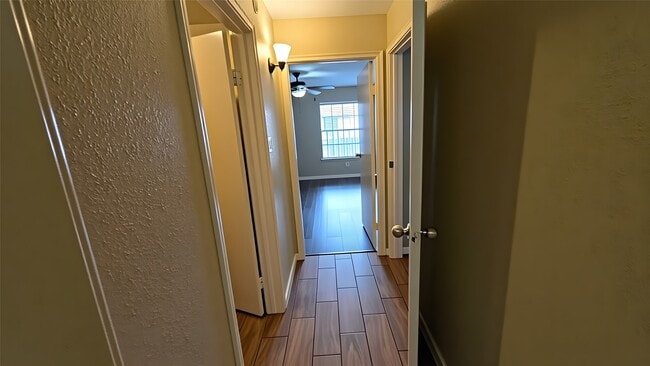 Building Photo - 7400 Bellerive Dr