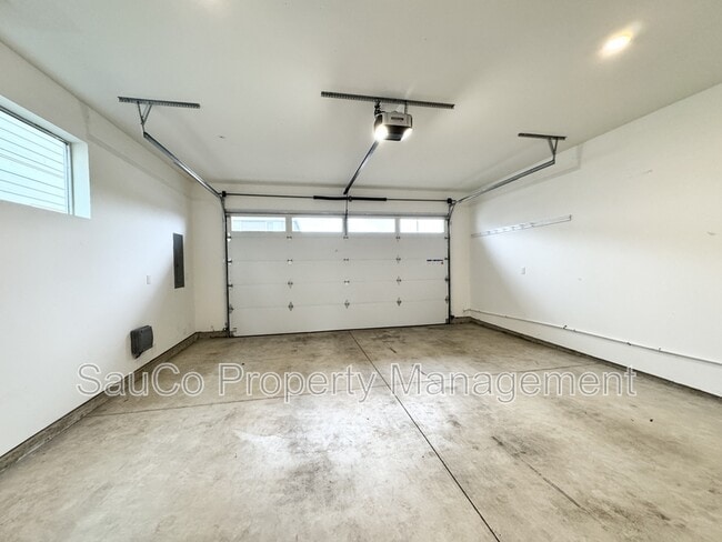 Building Photo - 5715 SE 79th Ave