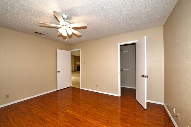 Building Photo - 13706 Winding Hill
