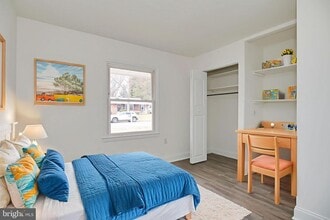 Building Photo - 312 E Gordon St