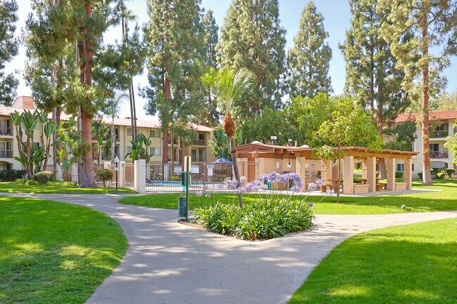 Building Photo - 2 Bed / 2 Bath Condo for Rent – Mission Valley