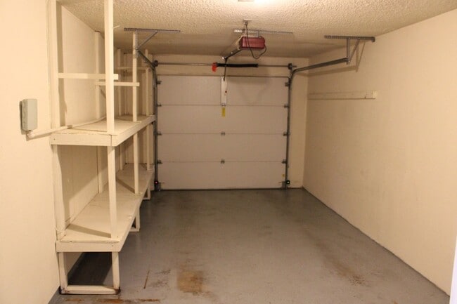 Building Photo - Updated 2 Bedroom Duplex with Garage and P...