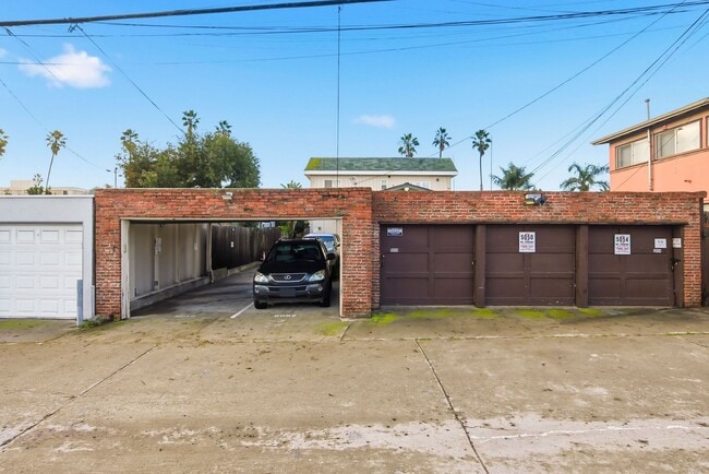 Building Photo - OCEAN BEACH APARTMENT! 1 BED/1 BATH w/ GARAGE! Only $2,495/mo!