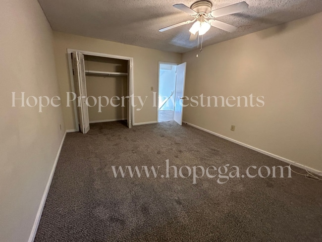 Building Photo - 2 Northlake Cir