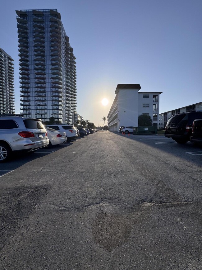 Building Photo - 4500 N Flagler Dr