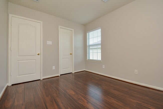 Building Photo - 16021 Summerville Lake Dr