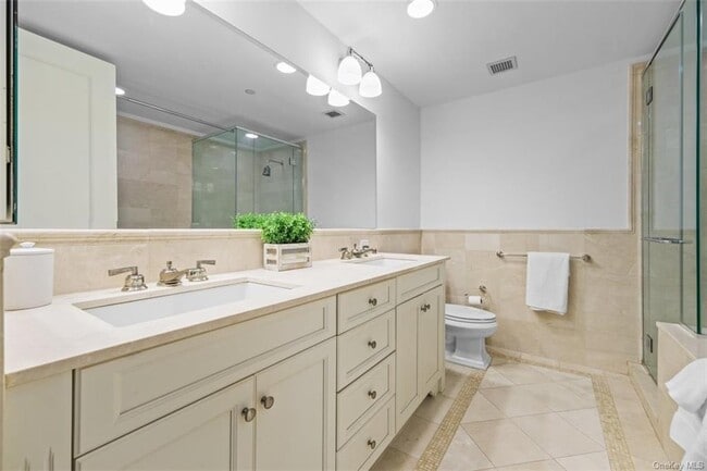 Building Photo - 10 City Pl