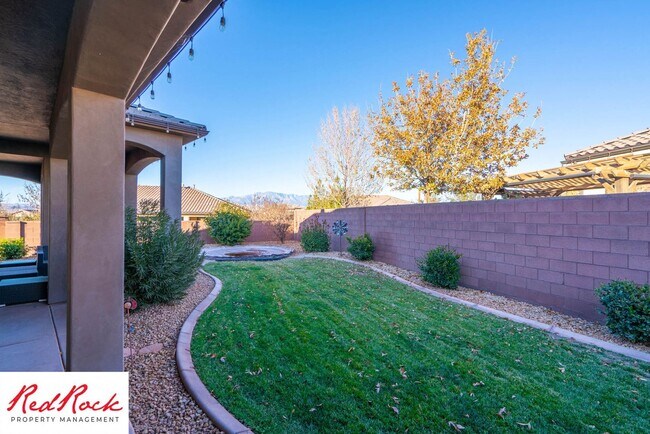 Building Photo - Stunning 2 Bedroom Fully Furnished Home. Community Pool & Mini Golf!