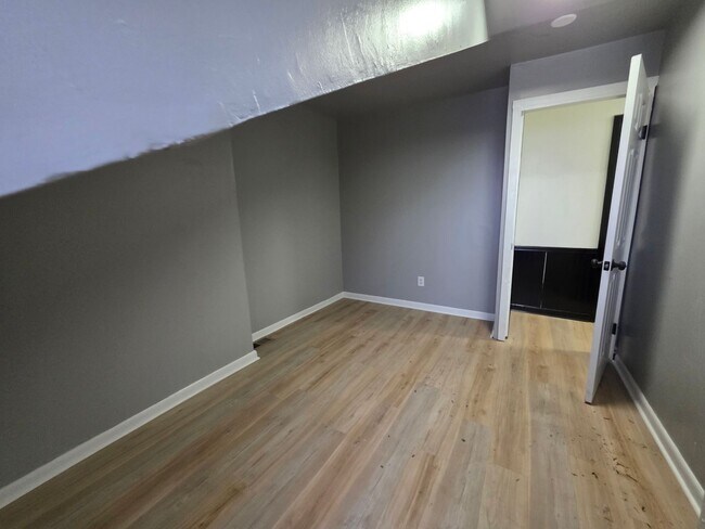 Building Photo - updated 4 bedroom 2.5 Bathroom house for rent