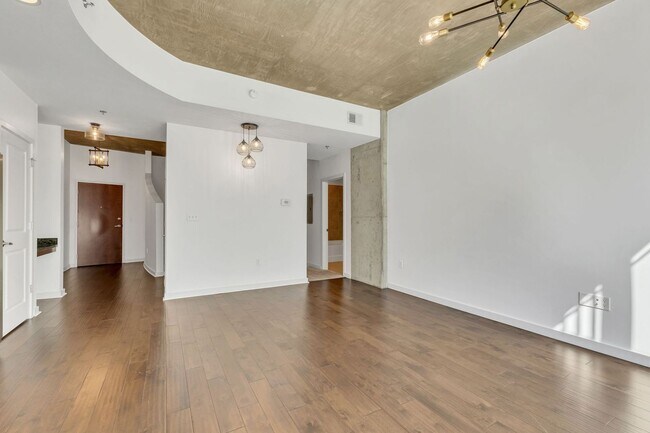 Building Photo - Stunning condo in the heart of SoBro at the Encore! Beautiful 1 bed, 1 bath on the amenity floor ...