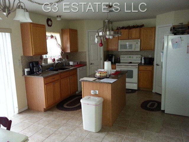 Building Photo - 5002 Strada Dr