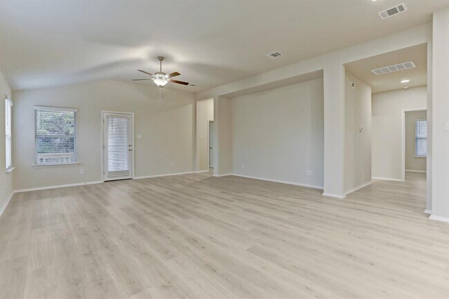 Building Photo - 3902 Crockett Ave