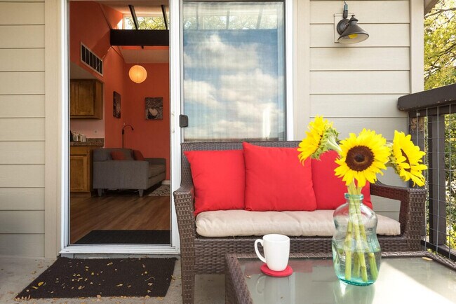 Building Photo - 2205 Spring Creek Dr