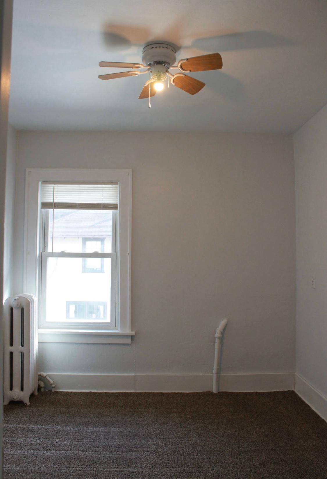 Building Photo - 415 9th St S