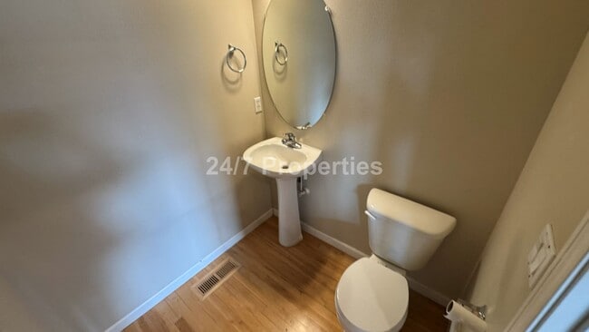 Building Photo - Inviting 3 BD I 2 BA Home - West Linn