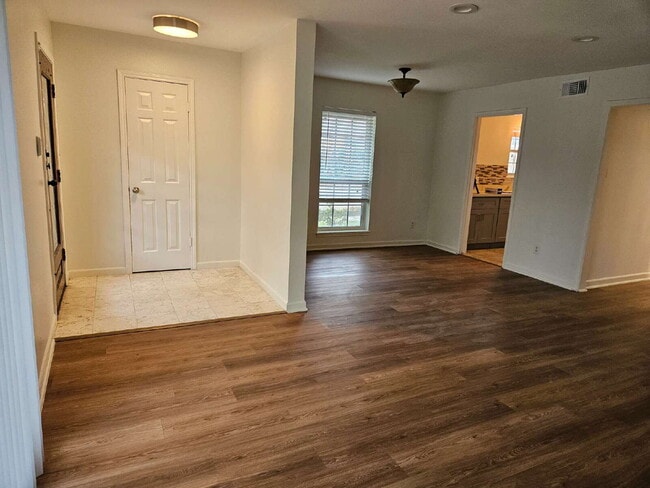 Building Photo - Fully Remodeled 3 Bed Home Near Galleria & Memorial Park - Utilities Included