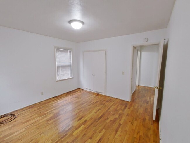 Building Photo - 1403 Cross St