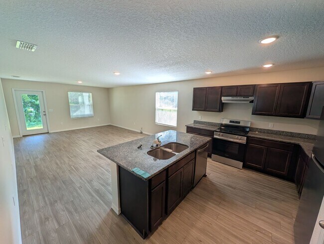 Building Photo - Beautiful 4-Bedroom Home in Jacksonville, FL