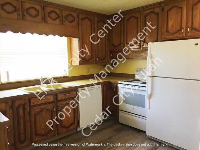 Building Photo - 145 N 900 W