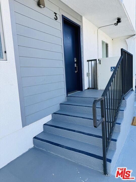 Building Photo - 246 Catalina St