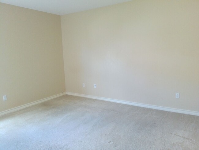 Building Photo - 3201 Nacogdoches Dr