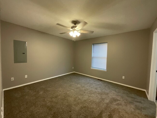 Building Photo - Nice Recently Updated 3 Bed 2 Bath in Webb City! 6 MONTH LEASE!!