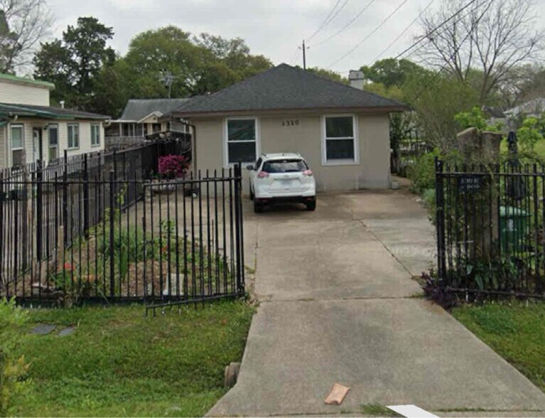 Primary Photo - 2320 Peppermill Rd