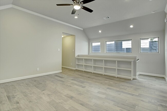 Building Photo - 909 Rhode Pl