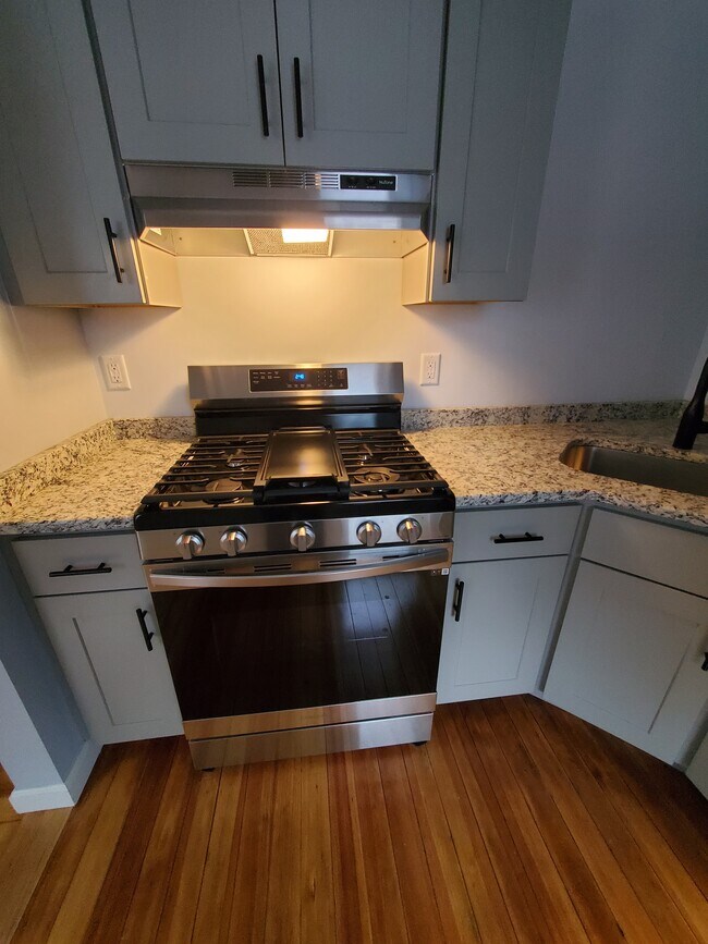 Building Photo - 38 Tuttle St