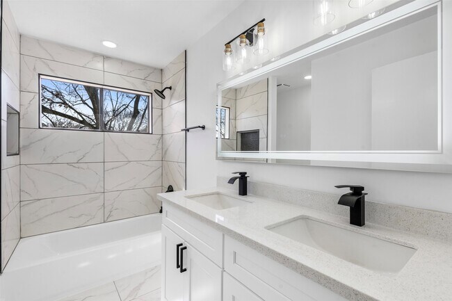 Building Photo - 14922 Waybridge Dr