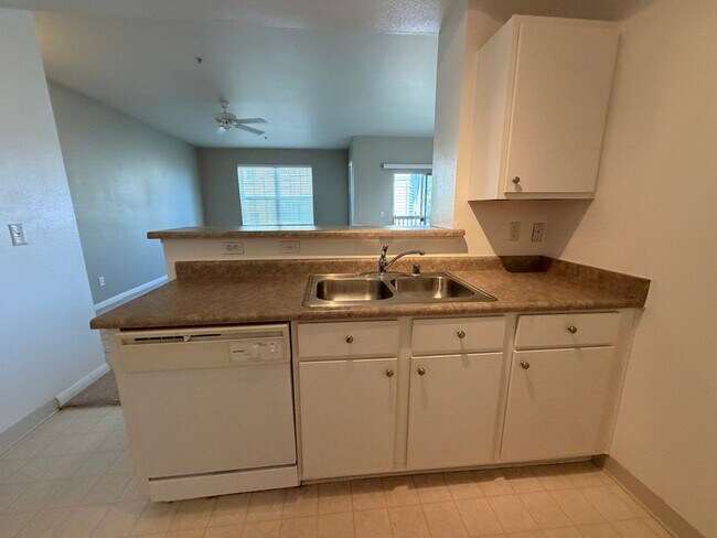 Building Photo - 12918 Ironstone Way