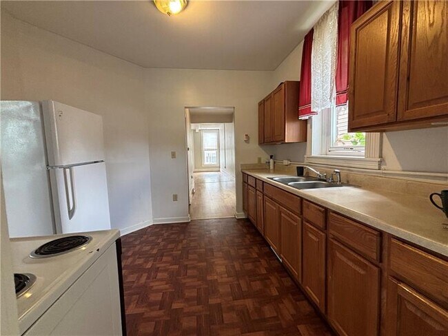 Building Photo - 211 S Wade Ave