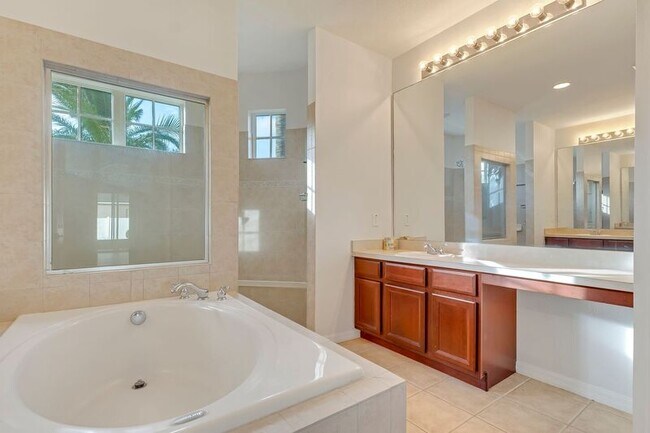 Building Photo - 3912 Heirloom Rose Pl