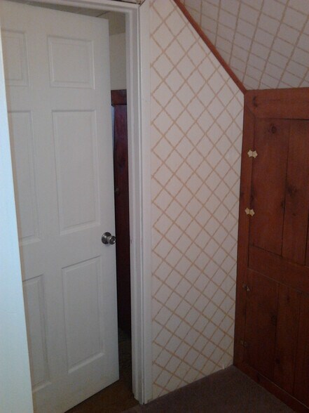 Building Photo - 1821 E 6th St